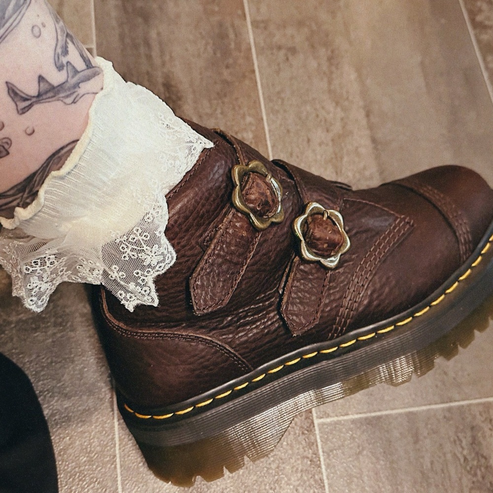 Doc Martens Devon Flower Boots Women’s size 9